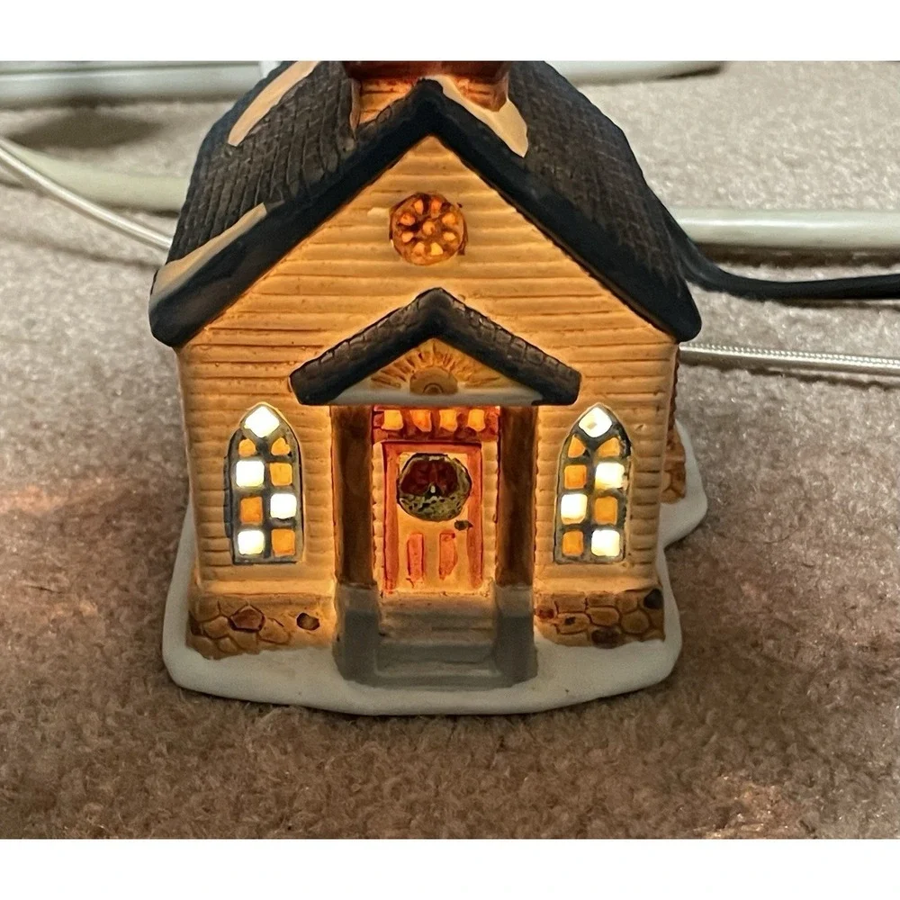 Dickens Collectables Village Sugar Creek County Porcelain House Light‎ Up Church